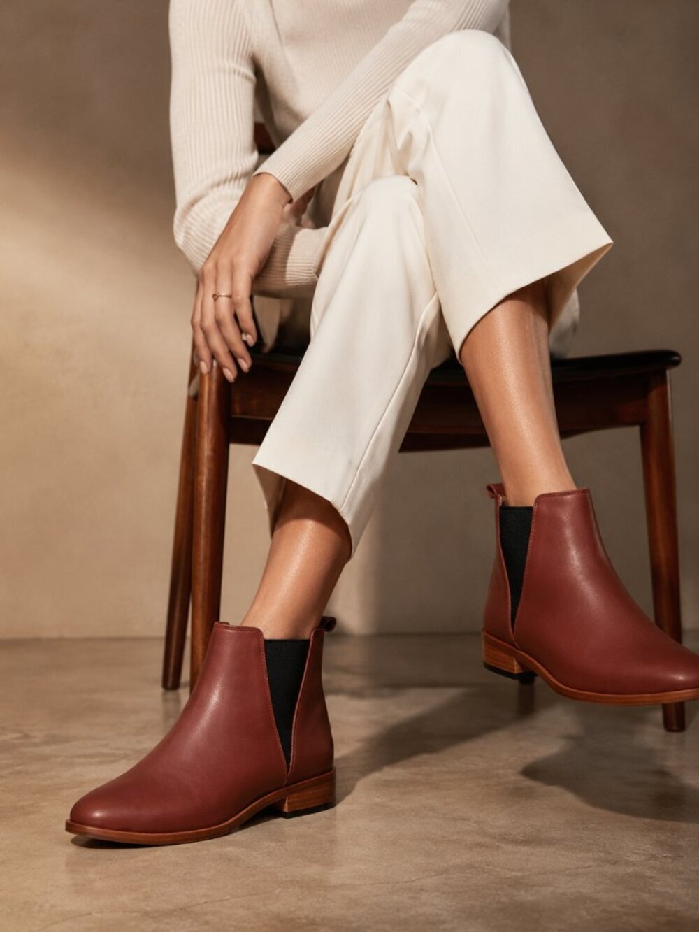 Nisolo Everyday LeatherChelsea Boot, runs small, Size 7 in Auburn